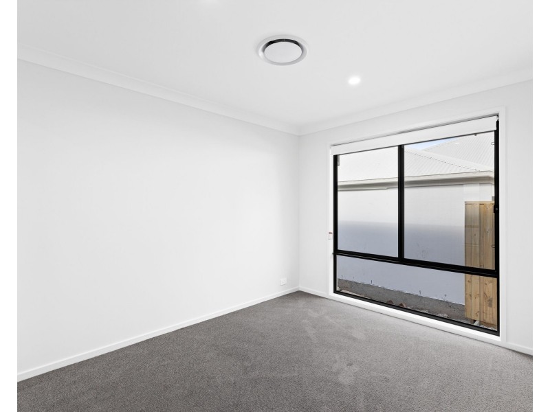 8 Mckellar Street, Rosewood QLD 4340