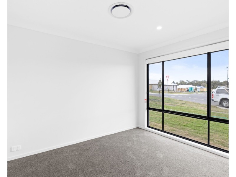 8 Mckellar Street, Rosewood QLD 4340