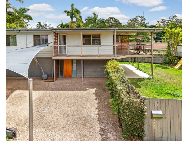 5 Caneby Street, Everton Hills QLD 4053