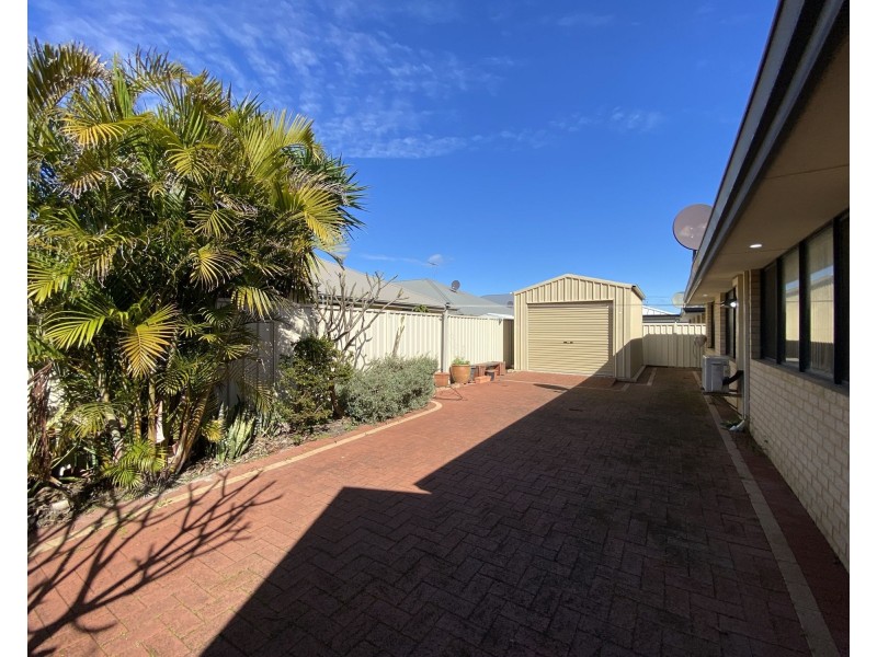 47 Jackadder Ave, Hammond Park WA 6164