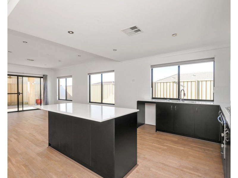 22 Laggan Road, Canning Vale WA 6155