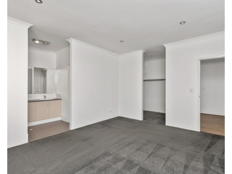 22 Laggan Road, Canning Vale WA 6155