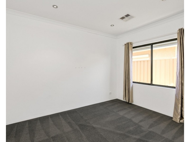 22 Laggan Road, Canning Vale WA 6155