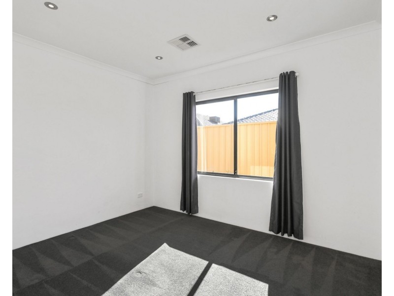 22 Laggan Road, Canning Vale WA 6155