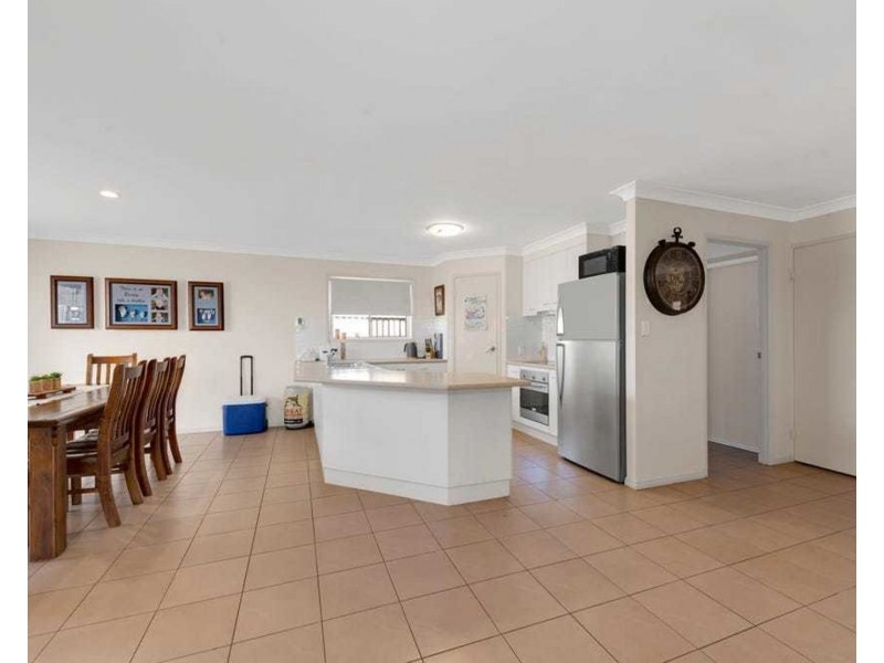 3 Toppers Drive, Coral Cove QLD 4670