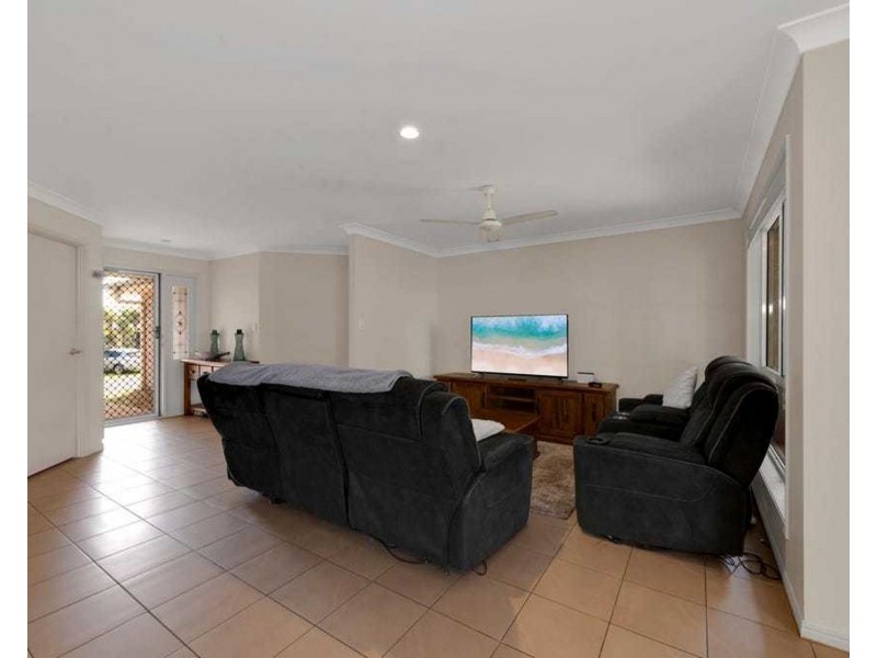 3 Toppers Drive, Coral Cove QLD 4670