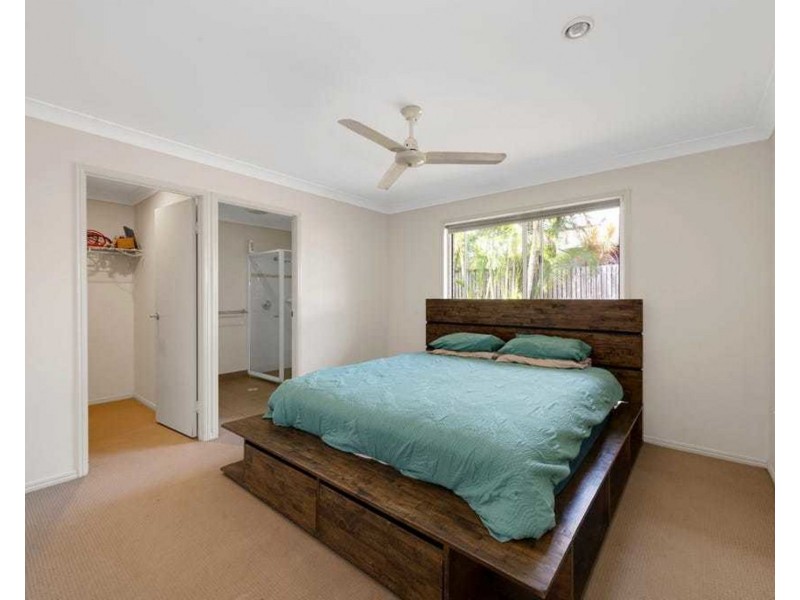 3 Toppers Drive, Coral Cove QLD 4670