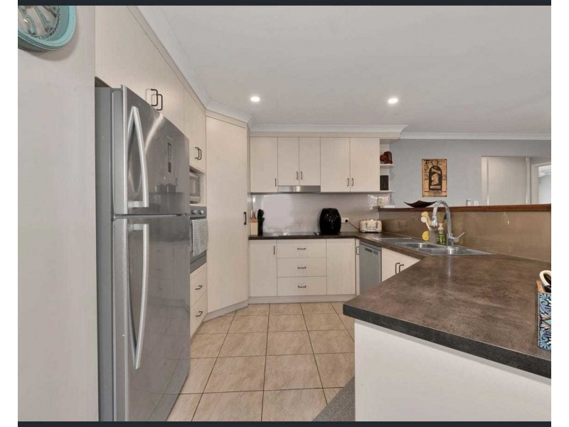13 McCallum Close, Coral Cove QLD 4670