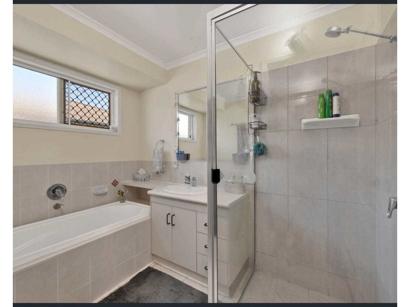 13 McCallum Close, Coral Cove QLD 4670