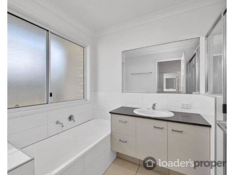 42 Sienna Boulevard, Ashfield QLD 4670