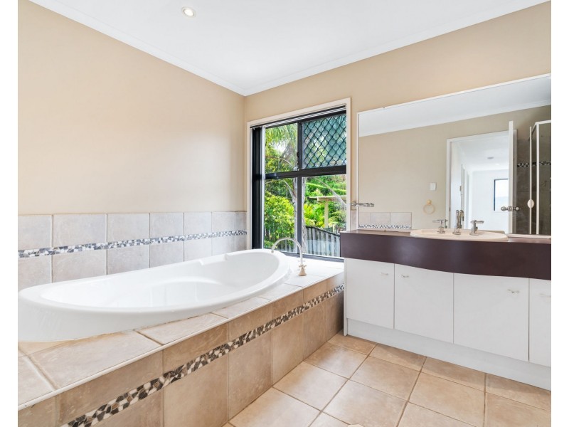 17 Nandi Terrace, Pacific Pines QLD 4211