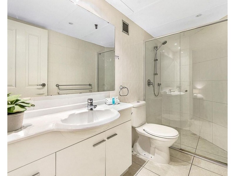 52/114 The Esplanade, Surfers Paradise QLD 4217