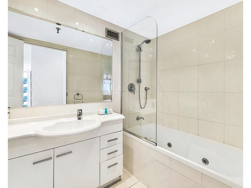 52/114 The Esplanade, Surfers Paradise QLD 4217