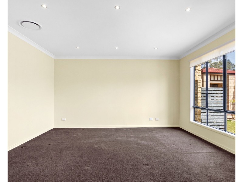 33 Drovers Place, Sumner QLD 4074