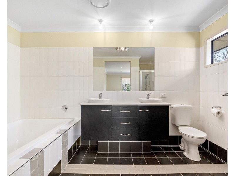 33 Drovers Place, Sumner QLD 4074