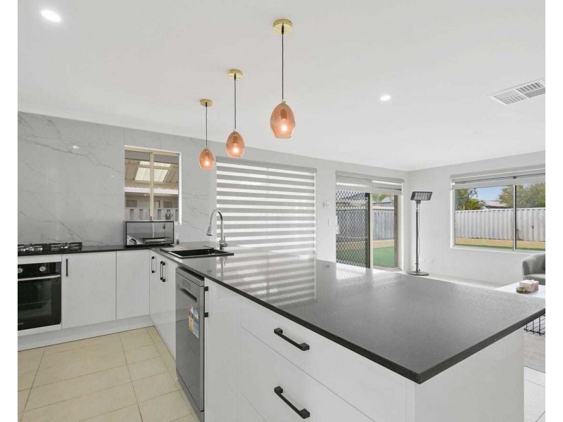 56 woodhouse circuit, Canning Vale WA 6155