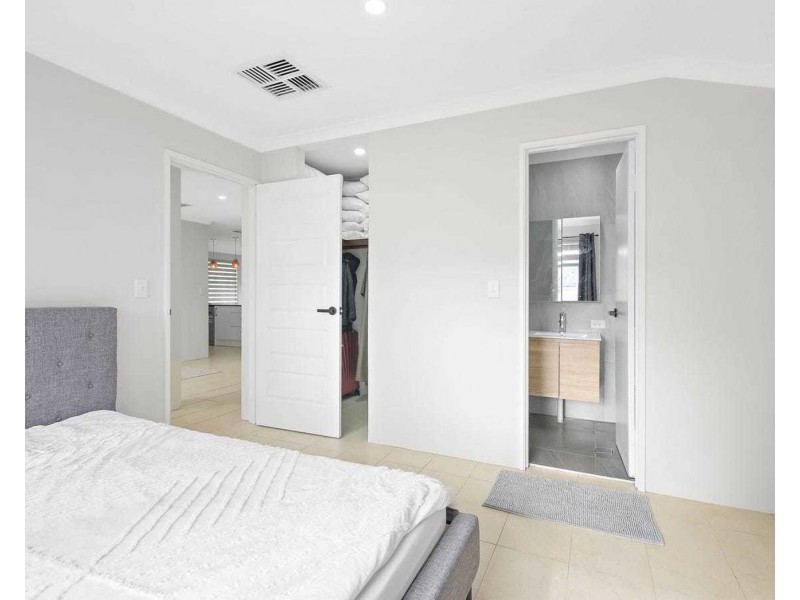 56 woodhouse circuit, Canning Vale WA 6155