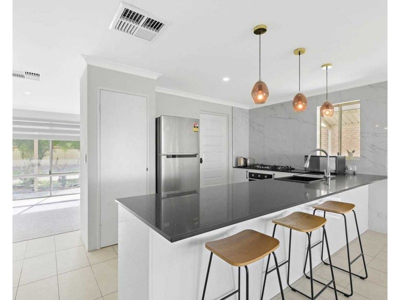 56 woodhouse circuit, Canning Vale WA 6155