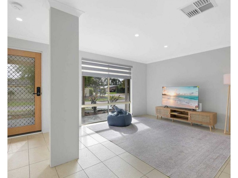 56 woodhouse circuit, Canning Vale WA 6155