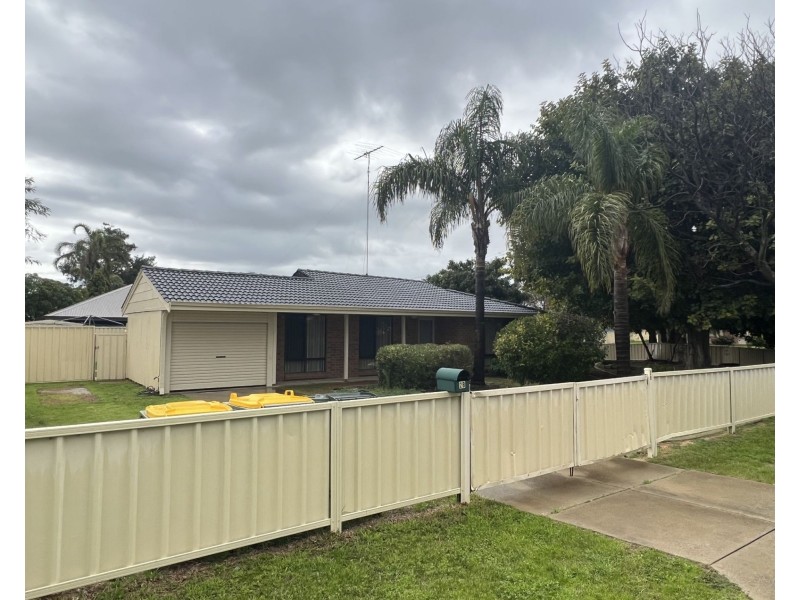 2b Gollan Place, Coodanup WA 6210