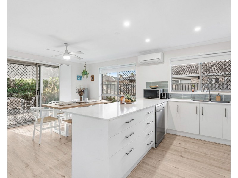 16 Monterey Circuit, Tingalpa QLD 4173