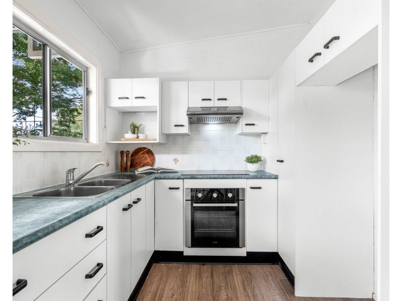 22 Bird Street, Manly QLD 4179