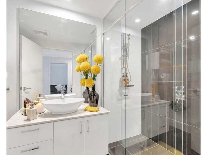 2803/5 Harbour Side Court, Biggera Waters QLD 4216