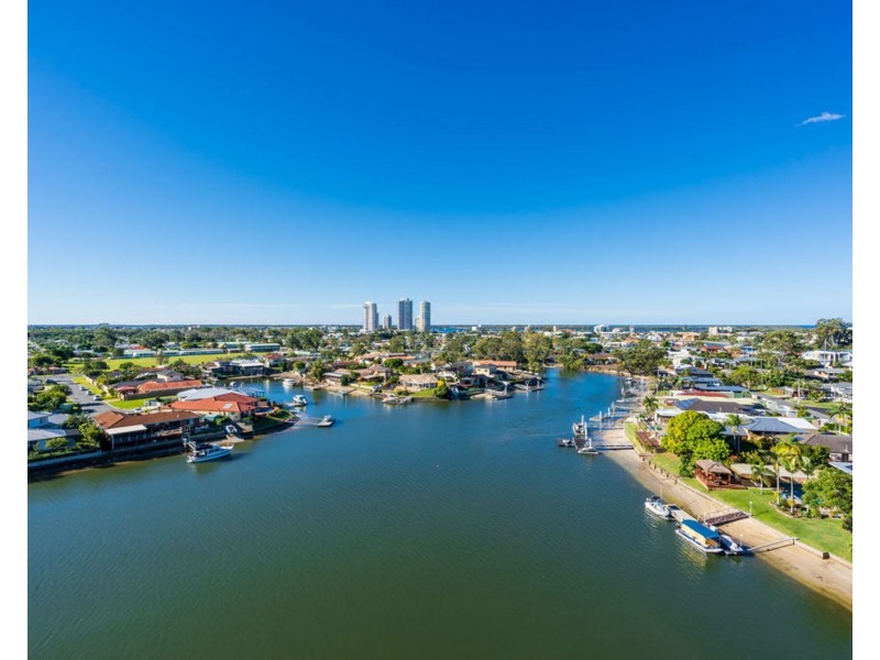 2803/5 Harbour Side Court, Biggera Waters QLD 4216