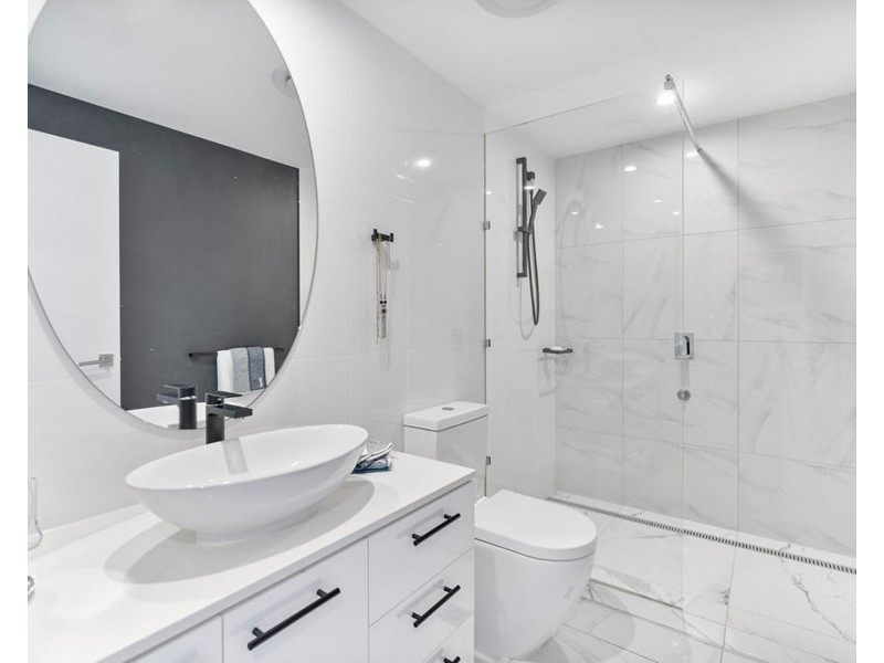 31108/5 Harbour Side Court, Biggera Waters QLD 4216