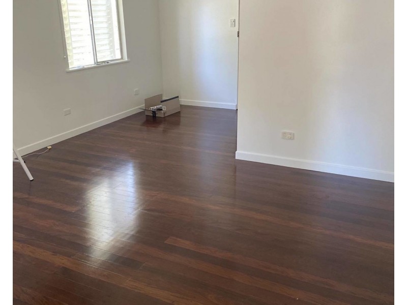 8 Suzanne Street, Wynnum West QLD 4178