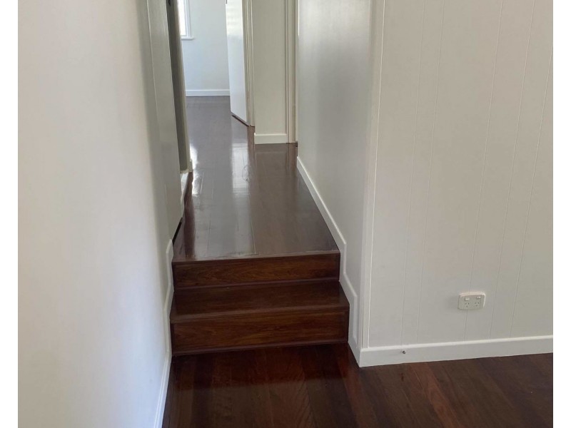 8 Suzanne Street, Wynnum West QLD 4178