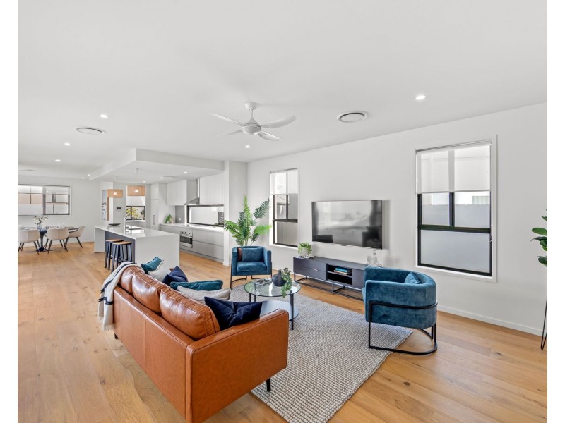 21 Salacia Drive, Paradise Point QLD 4216