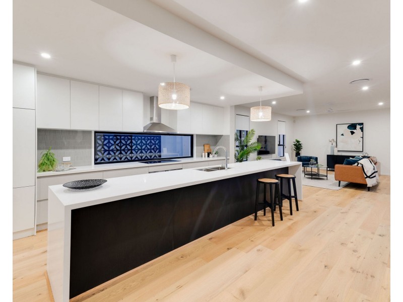 21 Salacia Drive, Paradise Point QLD 4216