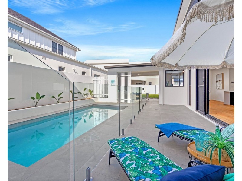 21 Salacia Drive, Paradise Point QLD 4216