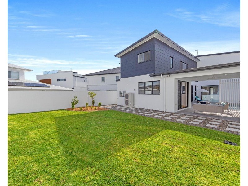 21 Salacia Drive, Paradise Point QLD 4216
