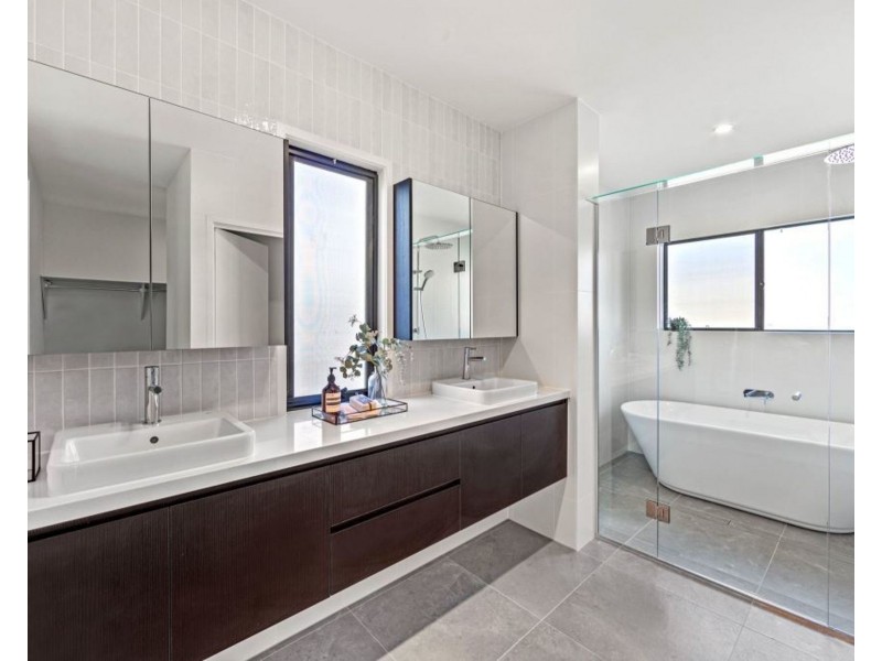 21 Salacia Drive, Paradise Point QLD 4216