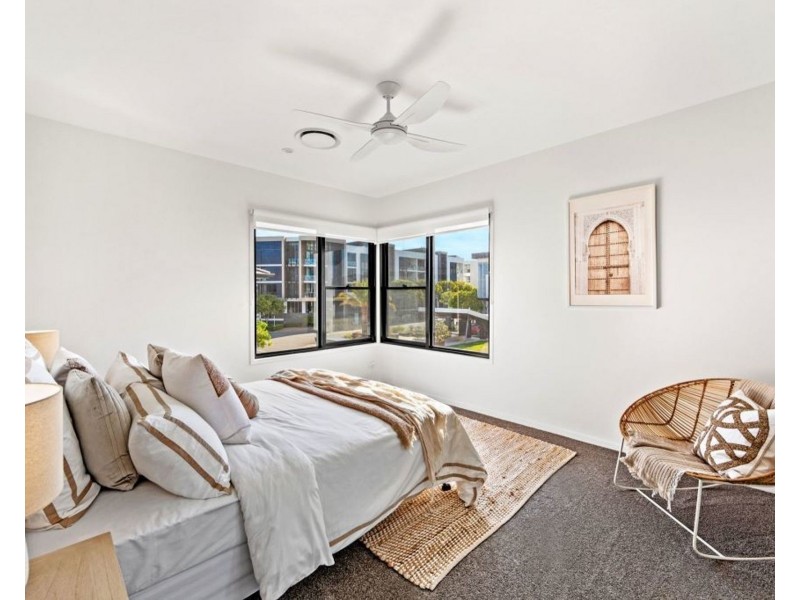 21 Salacia Drive, Paradise Point QLD 4216
