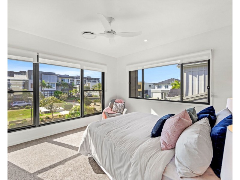 21 Salacia Drive, Paradise Point QLD 4216