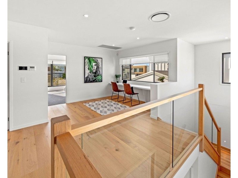 21 Salacia Drive, Paradise Point QLD 4216