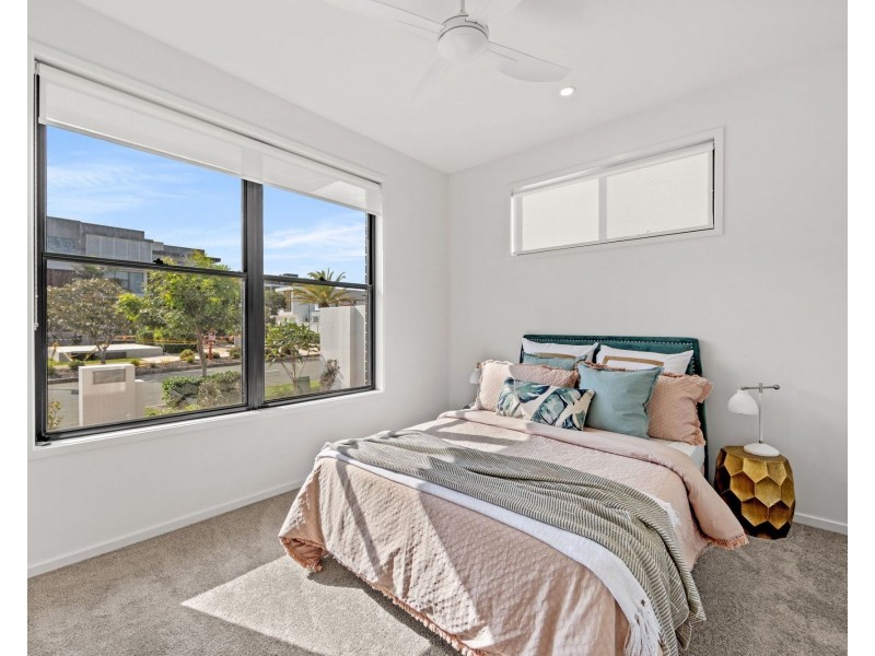 21 Salacia Drive, Paradise Point QLD 4216