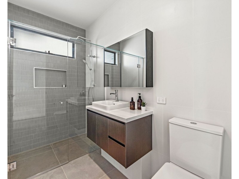 21 Salacia Drive, Paradise Point QLD 4216