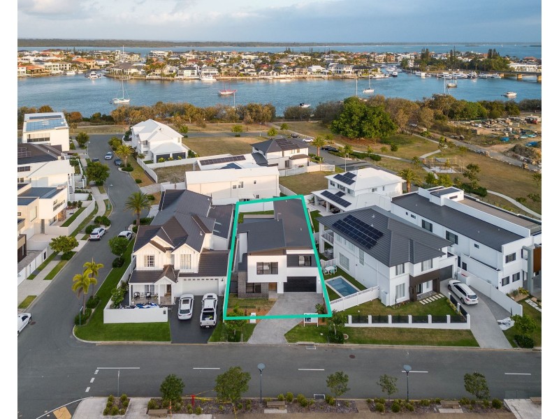 21 Salacia Drive, Paradise Point QLD 4216