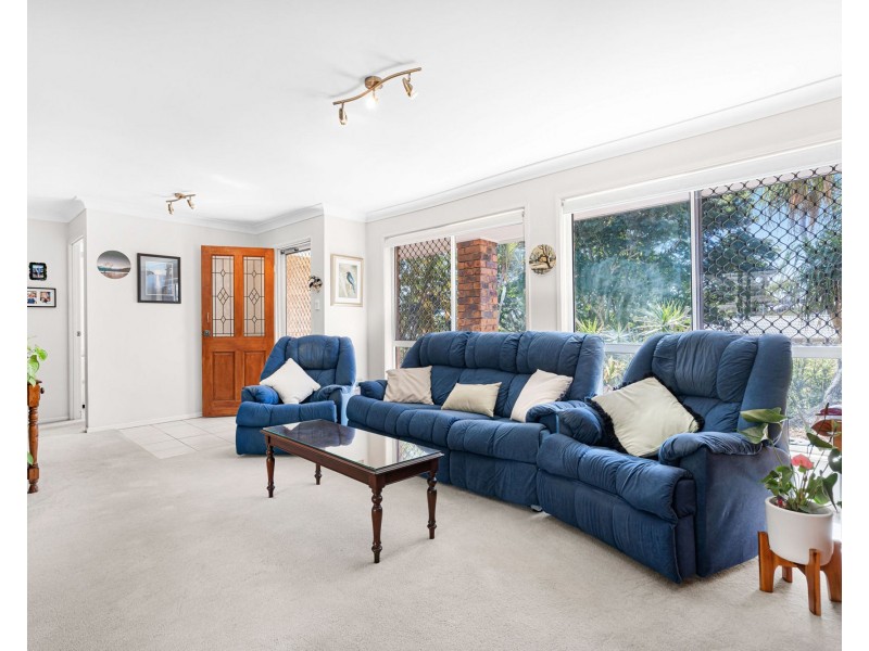 18 Emmett Street, Wynnum West QLD 4178