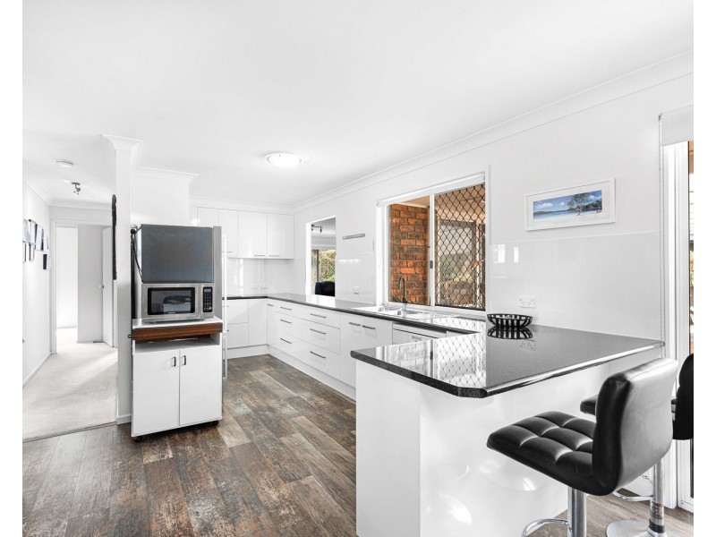 18 Emmett Street, Wynnum West QLD 4178
