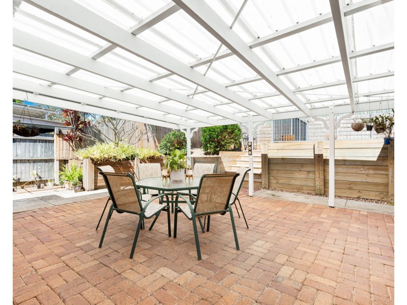 18 Emmett Street, Wynnum West QLD 4178