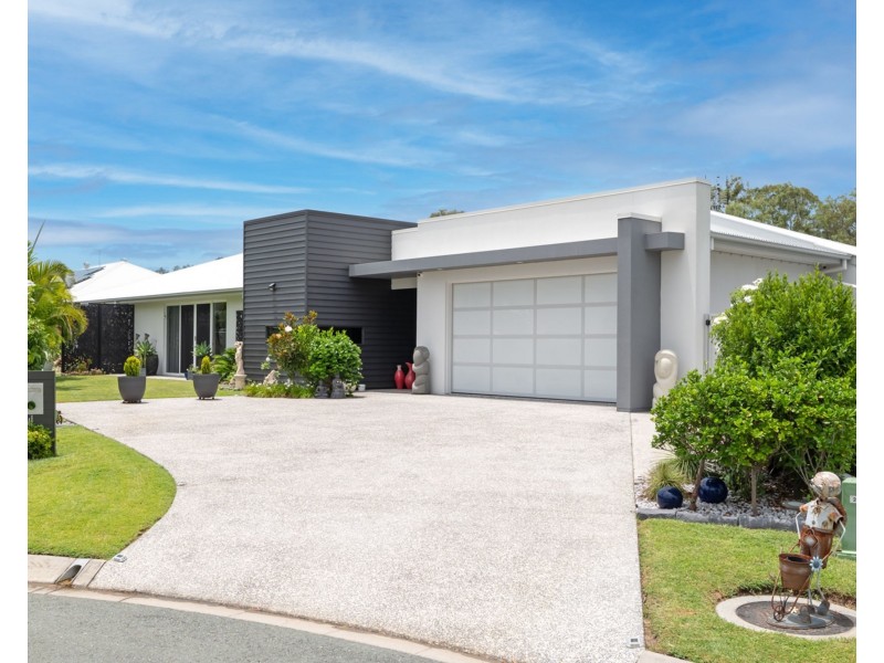 4 Whimbrel Court, Pelican Waters QLD 4551