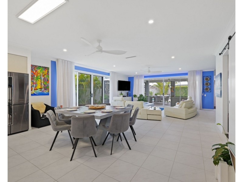 4 Whimbrel Court, Pelican Waters QLD 4551