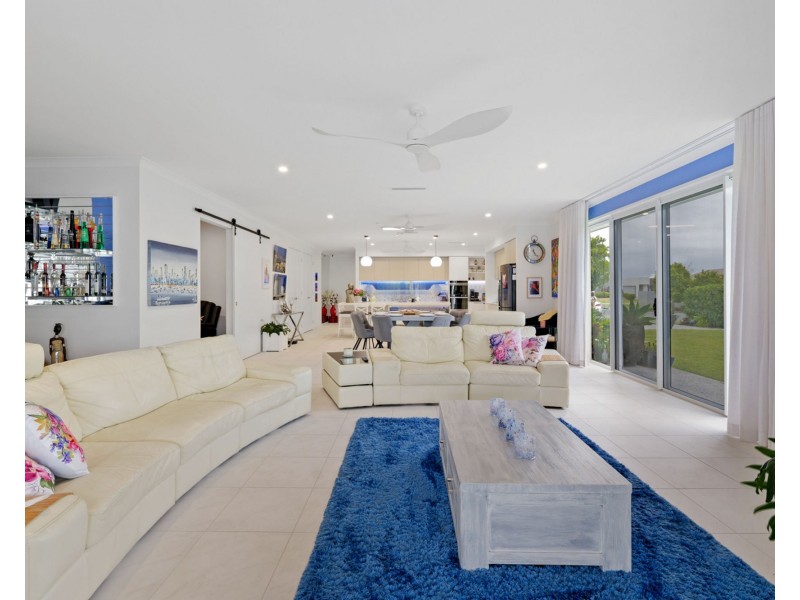 4 Whimbrel Court, Pelican Waters QLD 4551