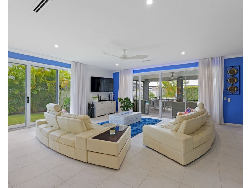 4 Whimbrel Court, Pelican Waters QLD 4551