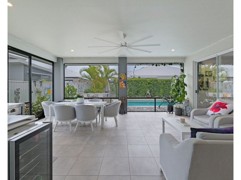 4 Whimbrel Court, Pelican Waters QLD 4551